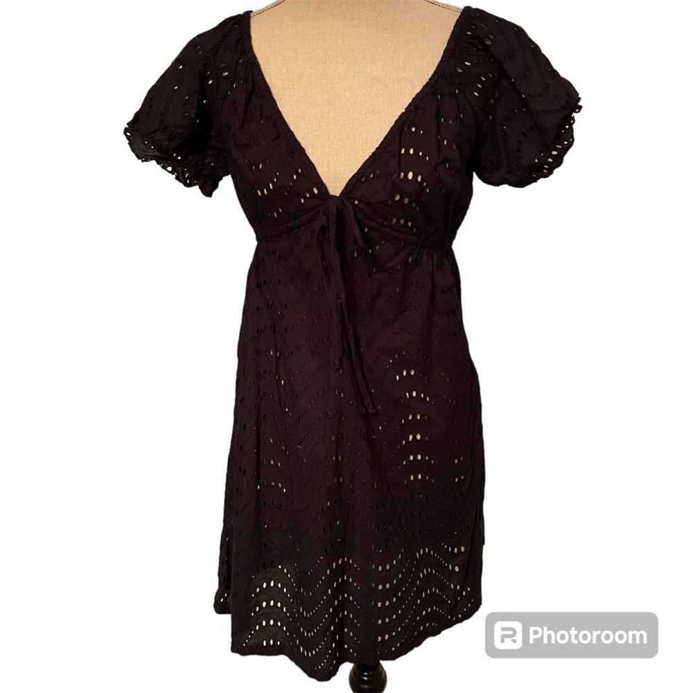 LA BLANCA SWIM COVERUP BLACK EYELET LOOK SHORT SLEEVE DEEP V-NECK Fits S no tag